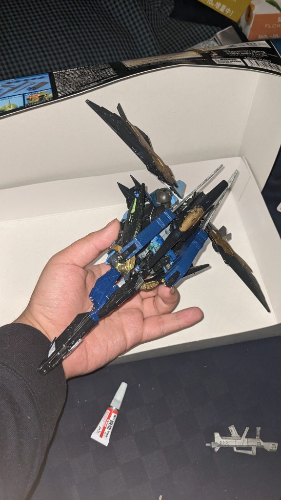 見づらいですが、変形状態です。え？こいつ変形するの？ はい、します