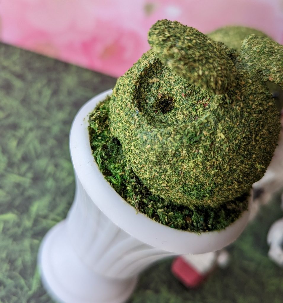 手が出るところのカバーを開けているハロは接写だとこんな感じです!中までしっかりでプラモ素体は見えないように気を付けました♪