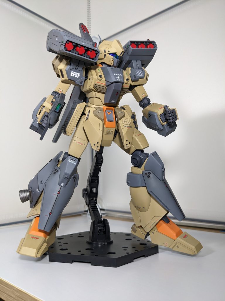 バズーカは脇に抱える持ち形があまり好きでは無いので、あえてビームライフルにしました。