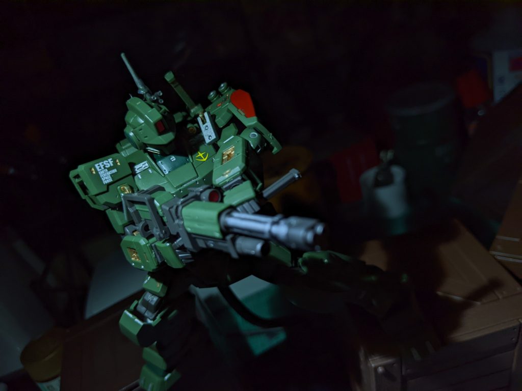 「目標補足…各機標準合わせ、一斉射……撃てッ。」