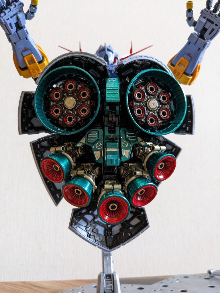 バーニアの内部の塗り分けはチタンブラック、チタンゴールド、モンザレッドで仕上げました🖌️