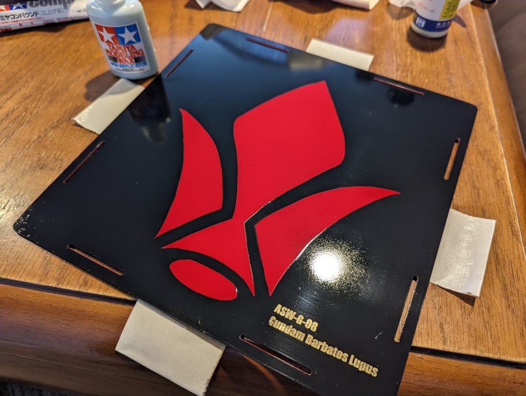 タミヤコンパウンドで削ぎ出しをしてモデリングワックスを塗って