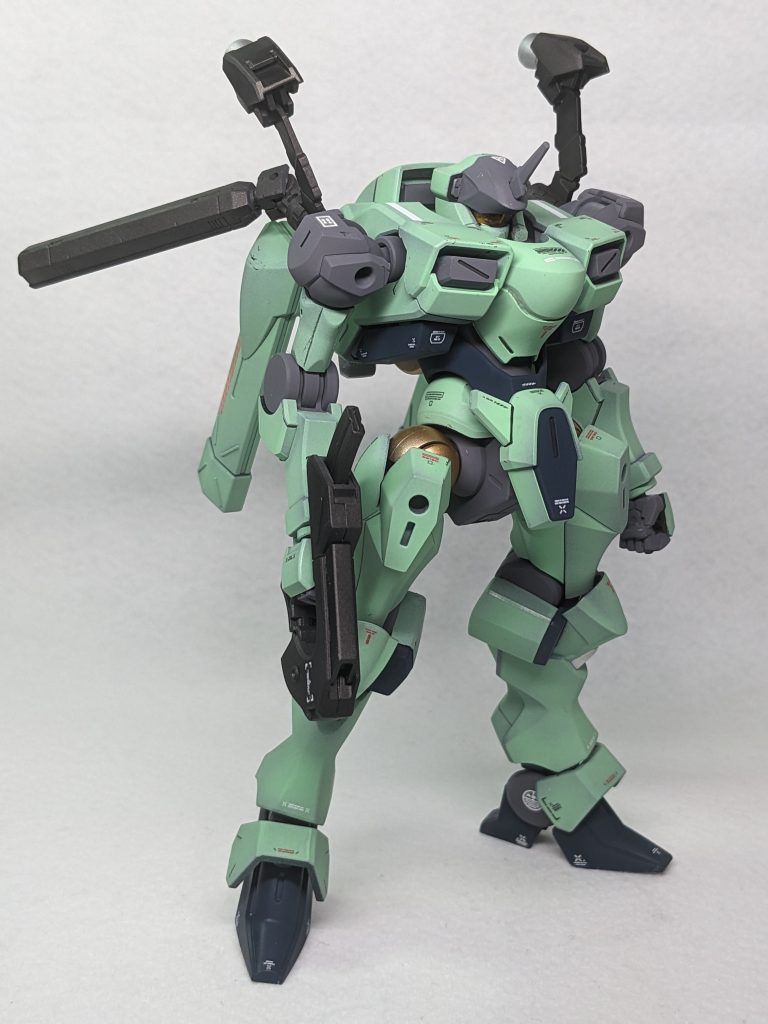 30MMのブースターのパーツが余っていたので肩にそのまま装着しました。3ミリ穴が開いてるので簡単でした。