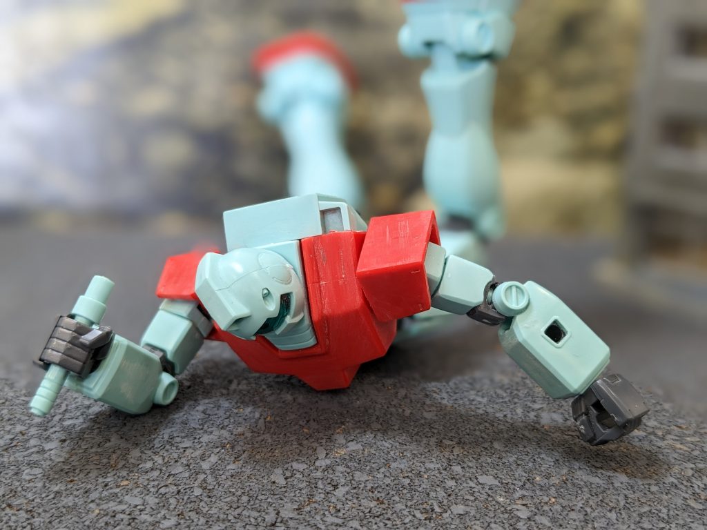 ビーム・サーベルを使用した際にオーバーヒートしてショートし、倒れ込むジム大半のジムはマチルダ大隊の護衛どころか戦闘すらままならない状態であった。ジム部隊は、ジオン軍と同盟関係である北米のゲリラ部隊との戦闘に苦しんでいた。