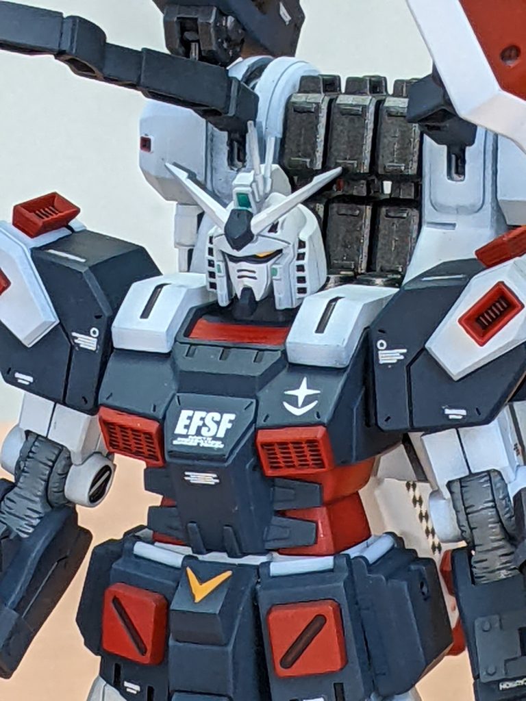 大きな改造はしない（出来ない）私ですが、少しだけ野暮ったい印象でしたので、フェイスパーツのエラ部分を少しだけ削り込んであります。