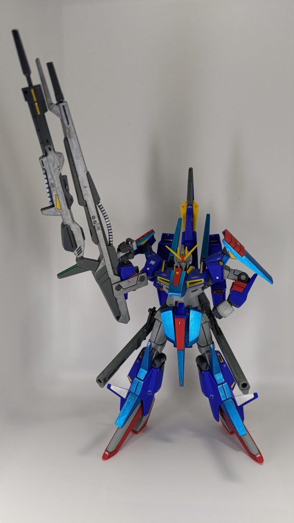 ウェイブライダー形態でもビームライフルをマウントできるようになったわけですが、ご覧のとおりデカすぎてアクションベースとの接続パーツが本体に届かなくなりました。。。