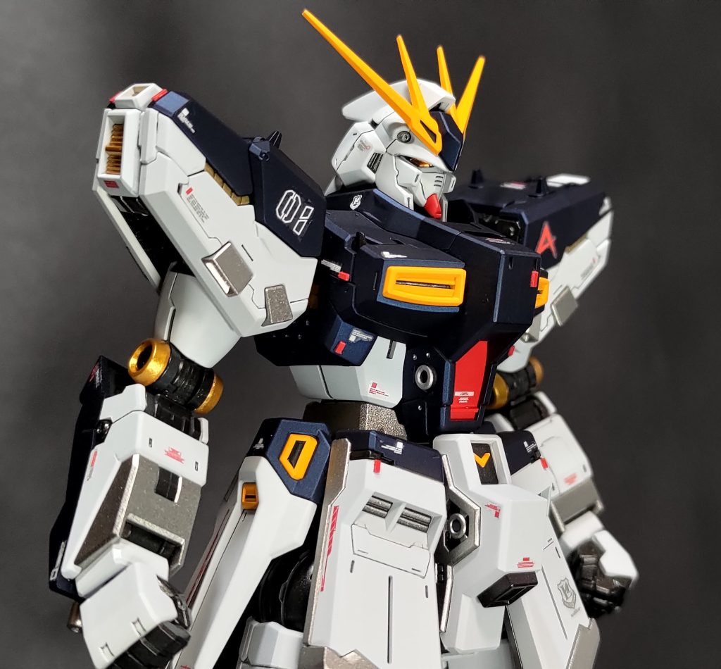 胸、肩、フロントスカート、かかとにレッドチップをつけてみました。本当はもうちょっとつけようかと思ったのですがこれ以上やるとうるさくなるかなと思いとどまりました。手軽に情報量増やせて良いですね。もっとセンスが欲しいです…。色々な作品を見て勉強します。