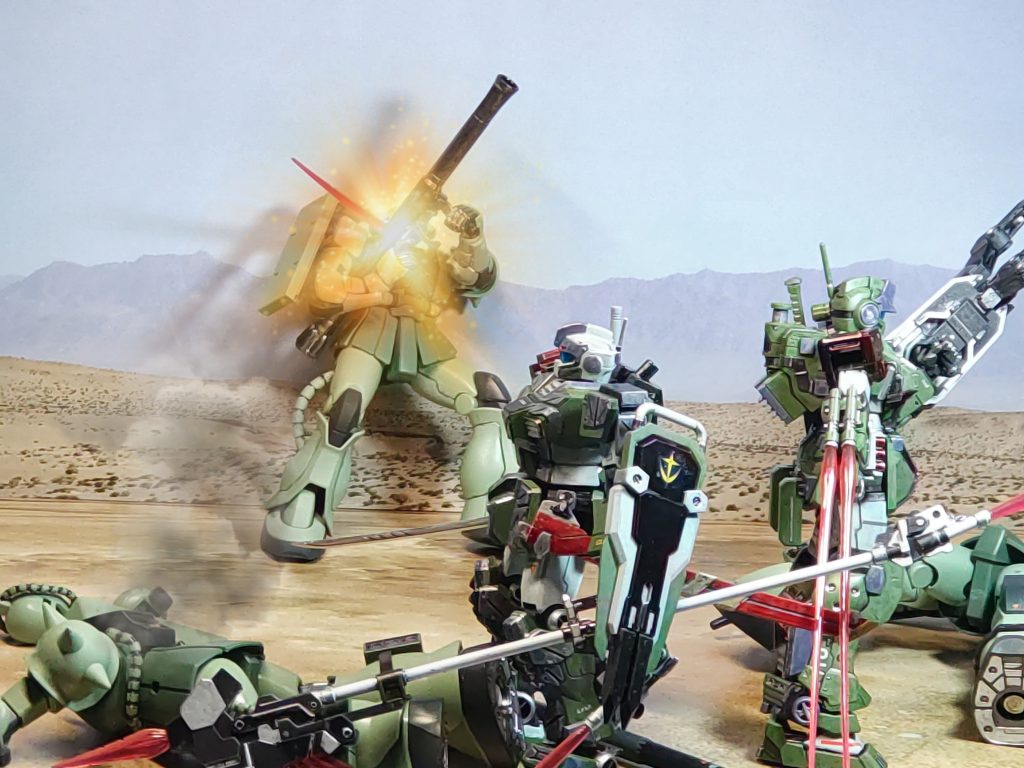 ザク３「なっ……あっという間に…助けを…」バシュッ！！