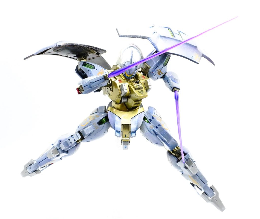 ビームサーベル構えてもカッコいいぞ!刃が紫なのもいいよね!