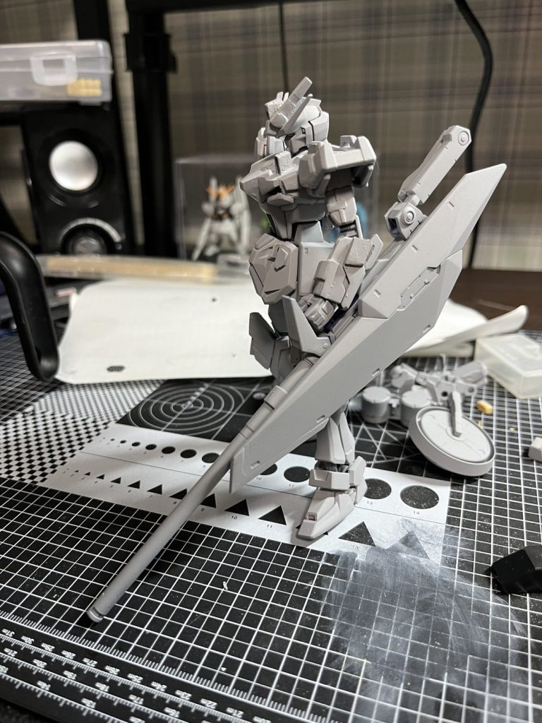 きず埋めようのサーフェイサーを吹いて