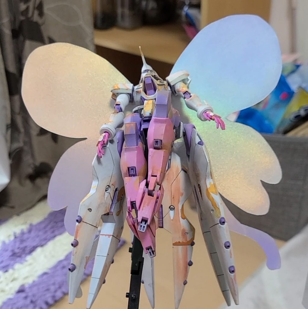 プラバンで月光蝶を作成しました。透明なプラ板の表に月光蝶ホロシルバーを、裏に1000番までヤスリかけた後に月光蝶ホロシルバーを塗装しています。