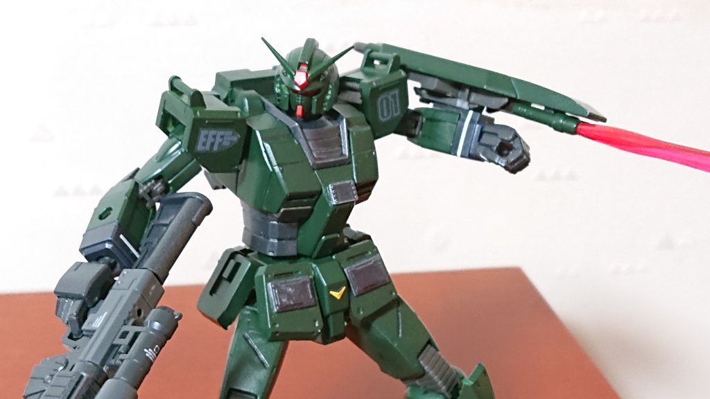 接近戦ではスグ対応出来るようビームサーベルを反対にマウントしシールドに取り付けたままビームを発生出来るようにしました☀️