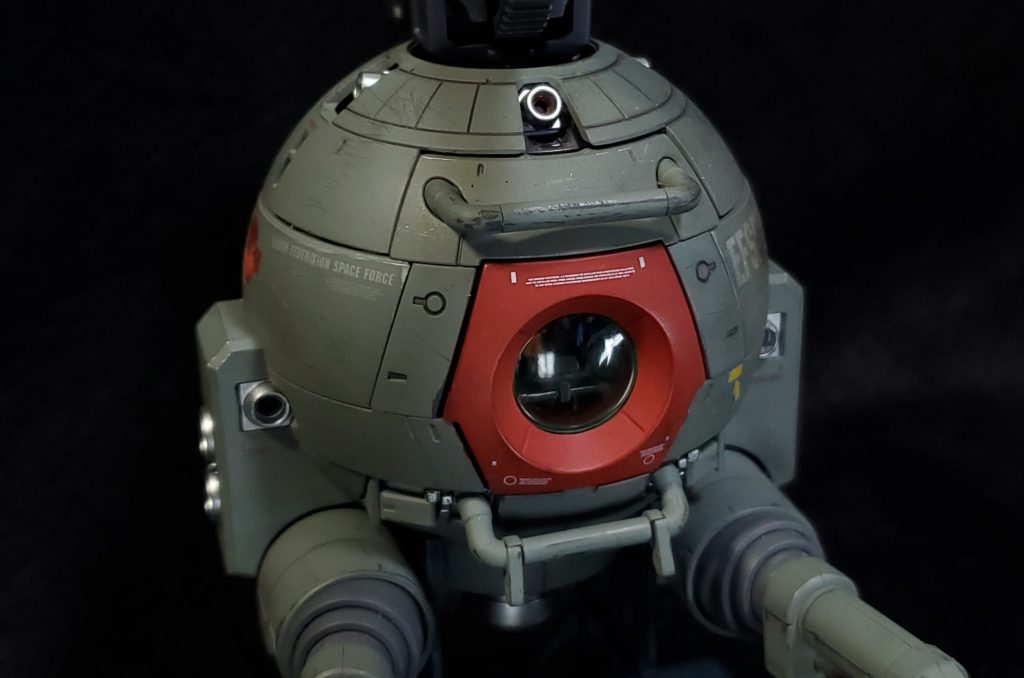 本体はデザインナイフや粗めのヤスリを使って傷をつけてみました。