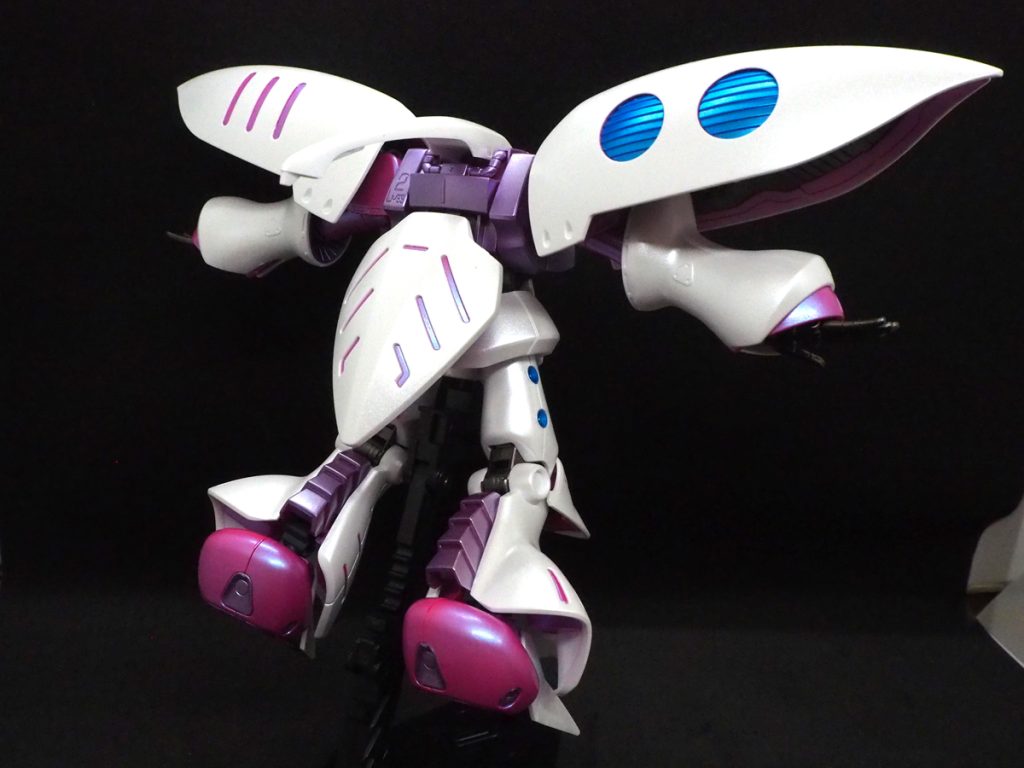 胴体の紫は下地にパールシルバー、その上にクリアーパープルを3回重ねて仕上げました。青は下地にパールシルバー、その上にクリアーブルーを2回重ねました。