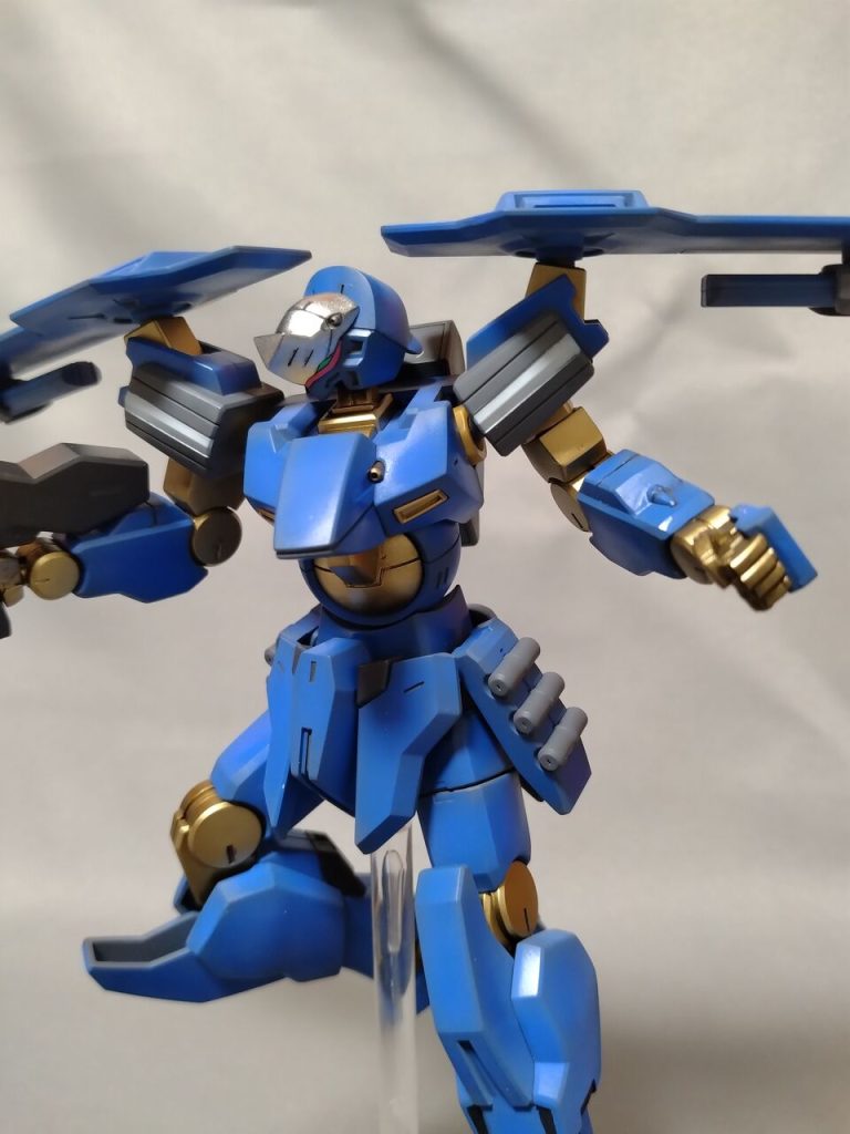 バンダイさん・・・いい加減普通にグー手付けてくださいよ～１／１００スケールで指先交換とか貧乏くさいって思います。手の甲交換も貧乏くさいっす。