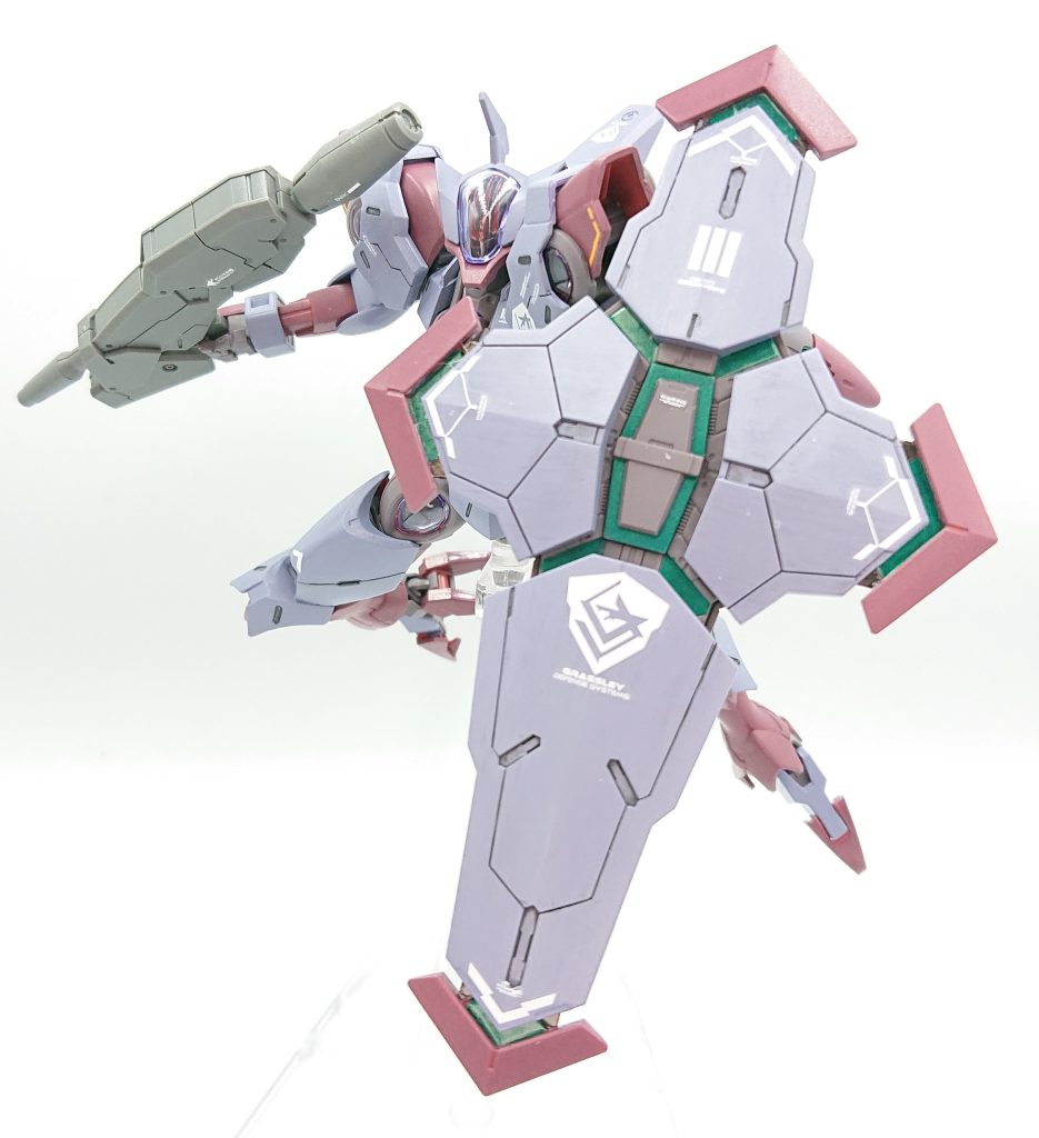 塗装レシピ(以下ミスターカラー→MC,ガイアカラー→GC)本体紫→パープルグレー(GC)本体赤→焔小豆(GC)センサー緑→メタリックグリーン(MC)関節パーツには塗装はせず成型色のままで、センサー部にエナメル蛍光レッドで墨入れをしています。