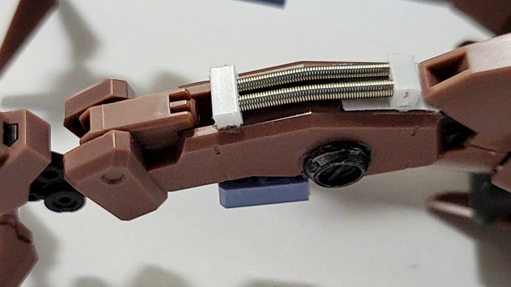 スプリングなどでディテールアップ