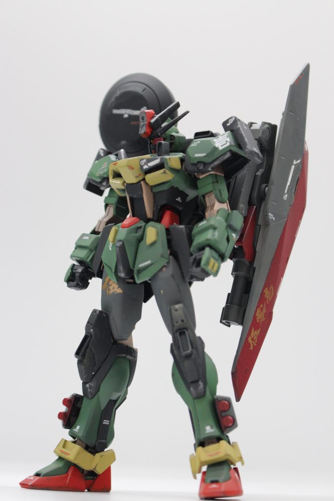 オリジナル武装のLBストライカーです戦艦をモチーフに塗装したのでデカールもそれっぽく貼ってみました