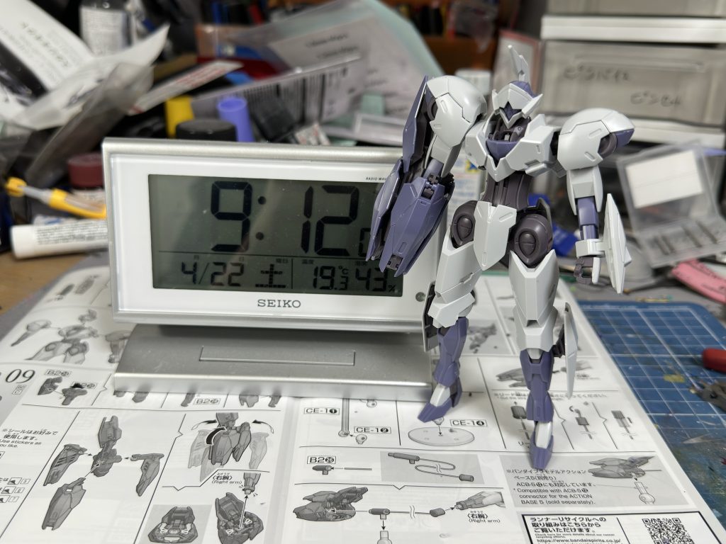 1時間ほどでミカエリス本体のパチ組が完了。バラし用にピン受け切りとゲートの二度切りまで済んでいます。合わせ目も出ない超優秀キットですがパーティングラインは多いですね。