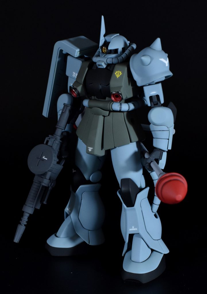 微加工ですが、キャラが立っていて好みのザクが出来上がりました。