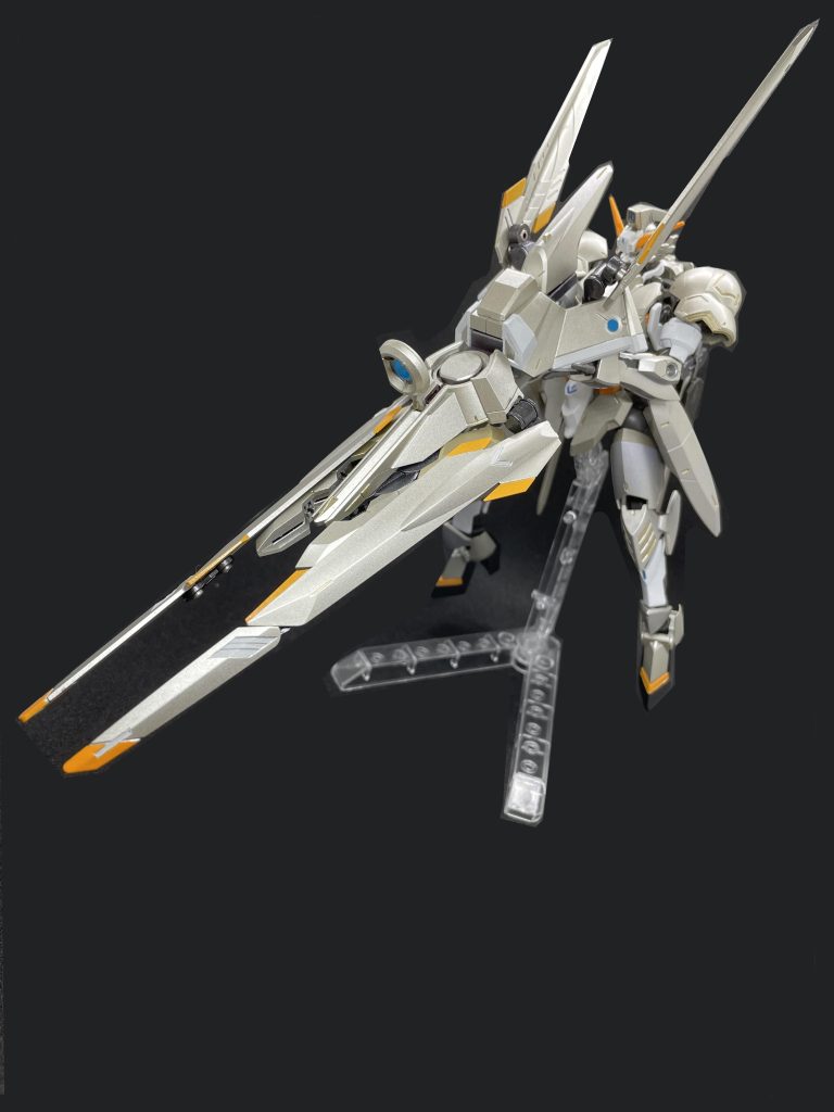 荷電粒子砲形態:ロンギヌス・カウントダウン 荷電粒子を、粒子加速器によって亜光速まで加速して発射する対MA(モビルアーマー)用の形態。