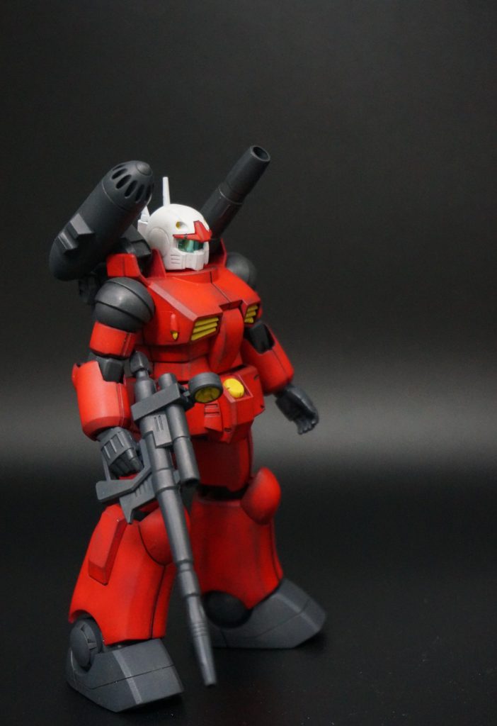 エコプラの黒下地を生かしてグラデーション塗装にチャレンジしようとしたら0.2mmノズルで塗料がうまく出ず。。。どうにも治らなかったので0.5mmでやってみるも、よわーいグラデーションにしかならなかったのでウエザリングマスター ガンメタそれっぽく影を付けてみたところ・・・フツーにウエザリング仕上げになってしまったという。。。