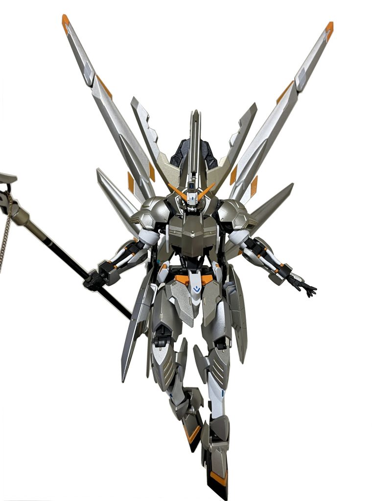 制限解除形態:ロスト・ロンギヌス バックパック中央部に「カシウス」が移動し、翼状に展開する形態。各マント状ユニットは、分離・遠隔操作され、敵機を包囲し、切り刻む。 また、この形態では、リミッターが解除され、圧倒的な出力・機動力を発揮できる。時とともに擦り減る操縦者の命を代償として。