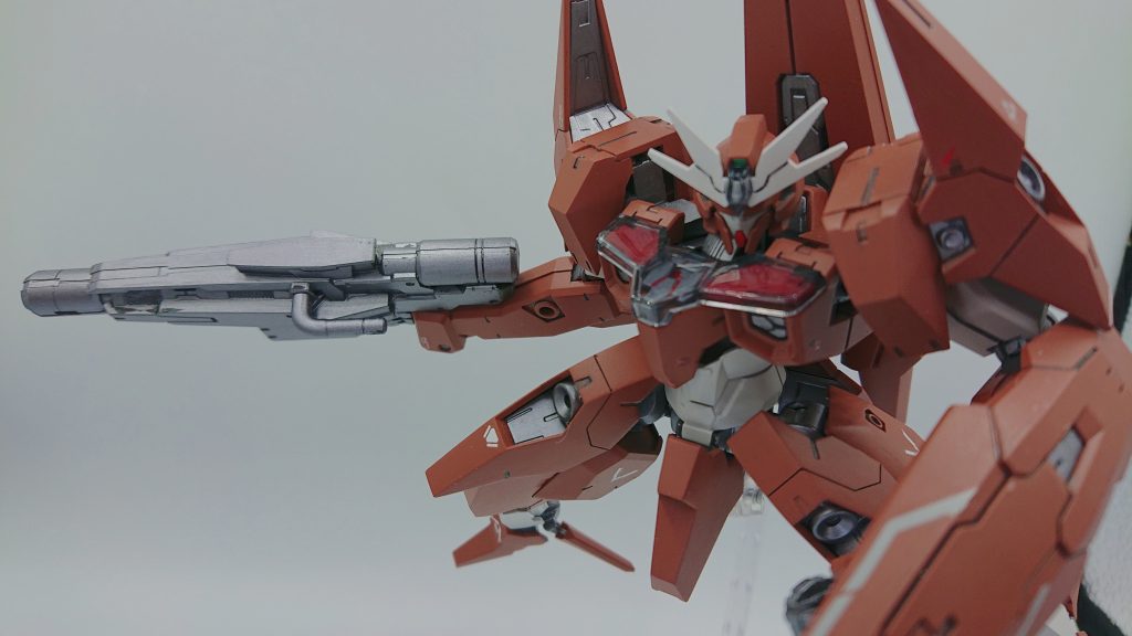 シェルユニット内部はガイアカラーのアルペジオカラー[ルミナスレッド]で塗装した上にエナメル蛍光レッドで墨入れしているので、ブラックライトを当てれば発光するはずです。過去作のルブリスウルも同様の塗装をしています。