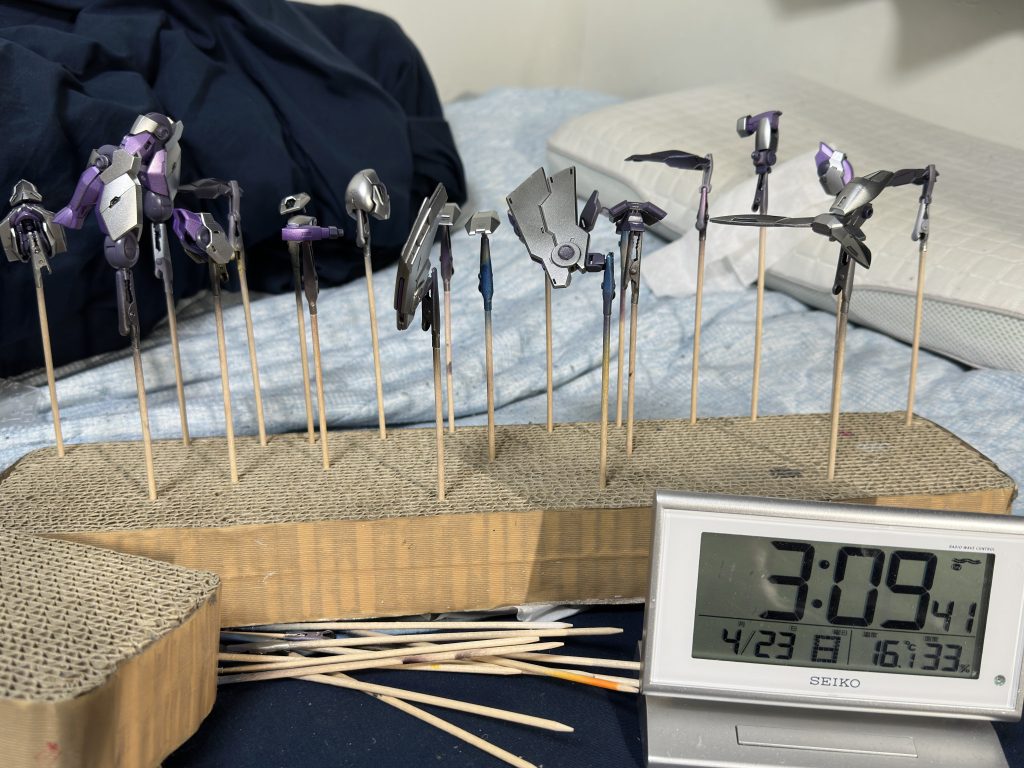 くみ上げ、デカ―ルをしてクリアまで完了。除湿器かけているのは塗装というよりデカール乾燥のためです。熱風かけるとたまにデカール父んだりぱりぱりしてシルバリングひどくなったりするので。クリアは2回吹きです。