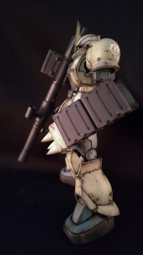 一人ではリロード不可能な位置にあるシールドマガジン。僚機にお願いします。