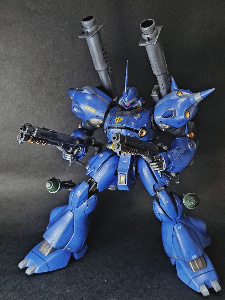 基本的に原作通りのカラーリングを大切にしたい派な私。でも成型色のままでは味気ないと思い、YouTubeの製作動画を見てウォッシングに挑戦しました。「成型色仕上げ」＋「ケンプファー」という組み合わせで、どなたの動画か分かった方もいらっしゃるでしょうね(笑)おかげさまで、大変カッコイイケンプファーになりました<(_ _)>