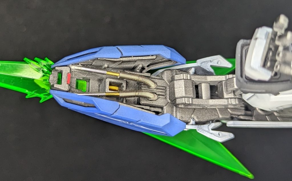 シールド展開するとシリンダーが伸び伸びします