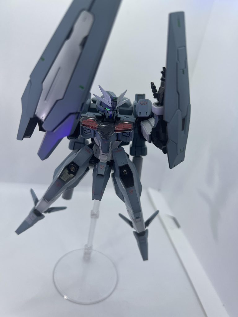 ルブリスソーンの脚を腕に移植すると盾を装備するジョイントが消失して盾を装備できないってのも難点なのですが、端白星の腕なのでしっかり盾もフェーズドアレイキャノンも装備出来ます。