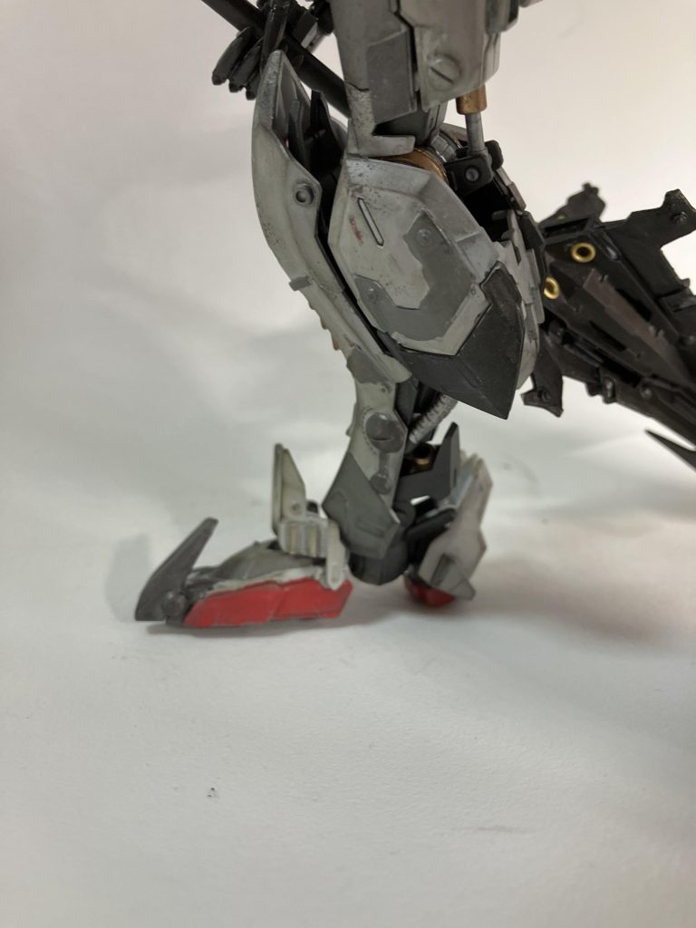 つま先にカエシをつけて凶暴っぽさとか出そうとしました。ただあんまり目立たない