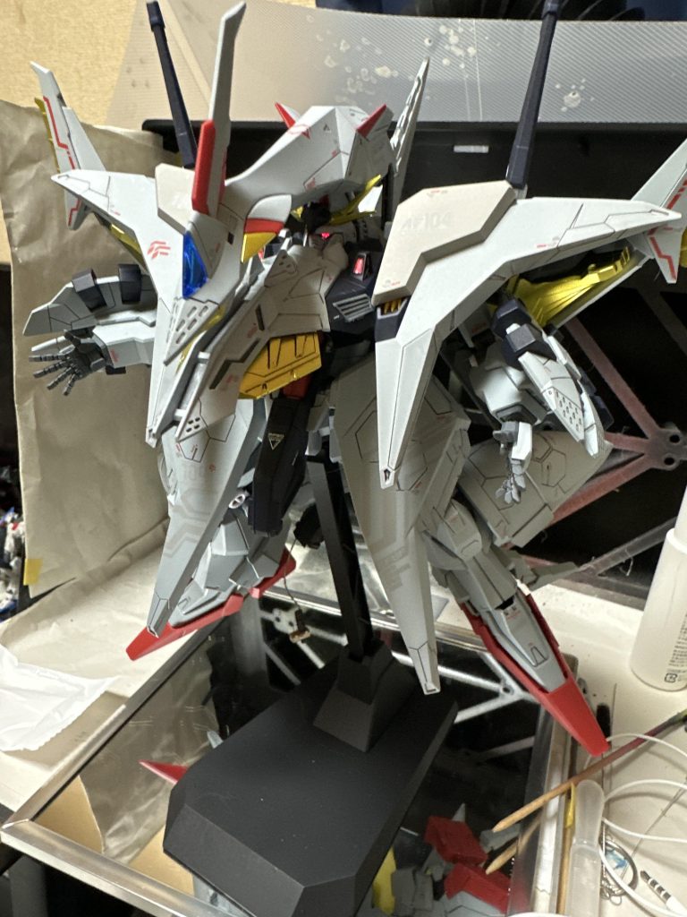 もはやMGサイズ思ったよりグレーが強くてデカールが同化してます💦勿体なかったですね…