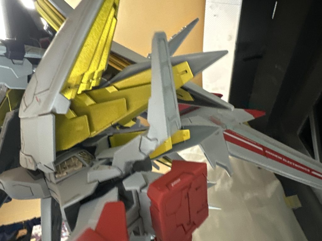 イエロー部分はスターブライトプラスで塗りました。本当はカメラアイをレジン複製して作るつもりだったんですが、全くうまくいかず挫折💧まだまだ勉強が必要です💦いつか Ξガンダムも作りたいですねどうもありがとうございました。