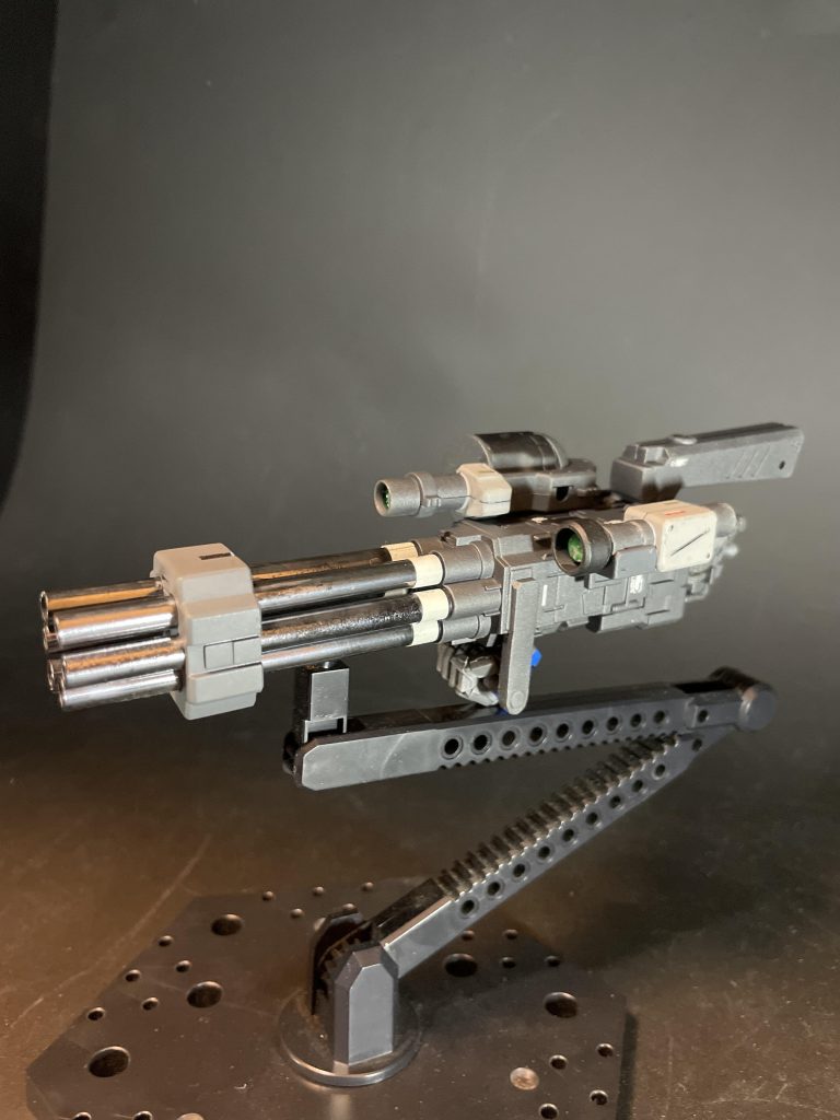 武装はビームガトリングです。ジャンクパーツなどで作りました。
