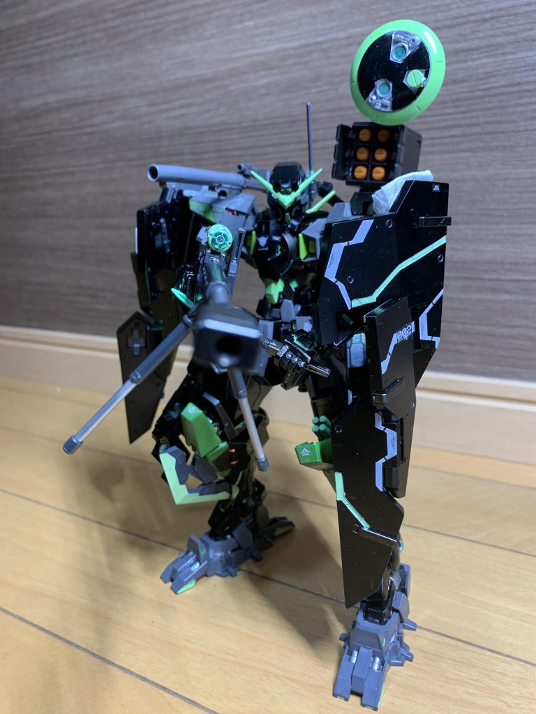 GNスナイパーライフル。既存のスナイパーライフルに少しデータを増やしてチャージショット、フルチャージしてレーザーショットも可能、しかし1回撃った後20秒のクールダウンが必要となってしまった。