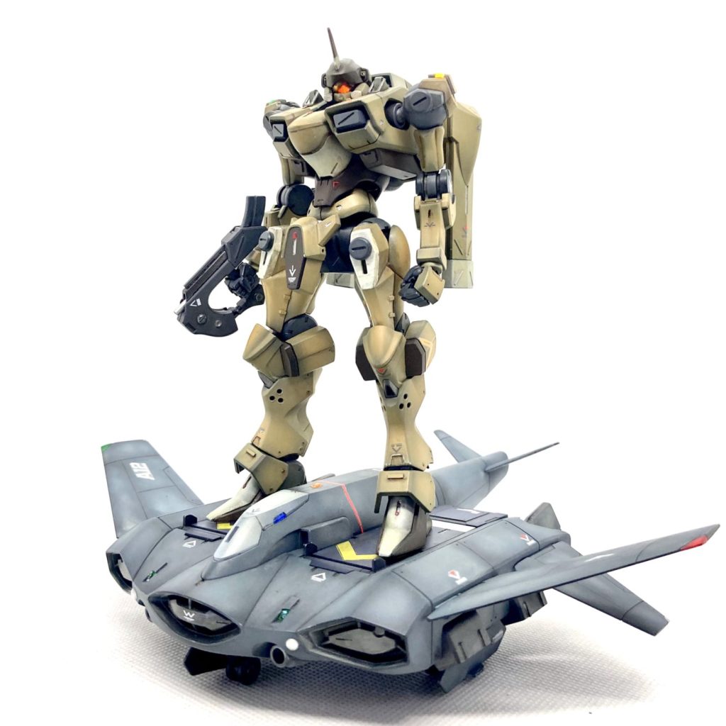 デカールは主に水星の魔女②を使用。ティックバランのデカールはグレーが多く、機体色に溶け込んでしまうため、ファラクトの白いものを使いました。ビームライフルの先端にはアルミ線から削り出したガンマズルをつけました。