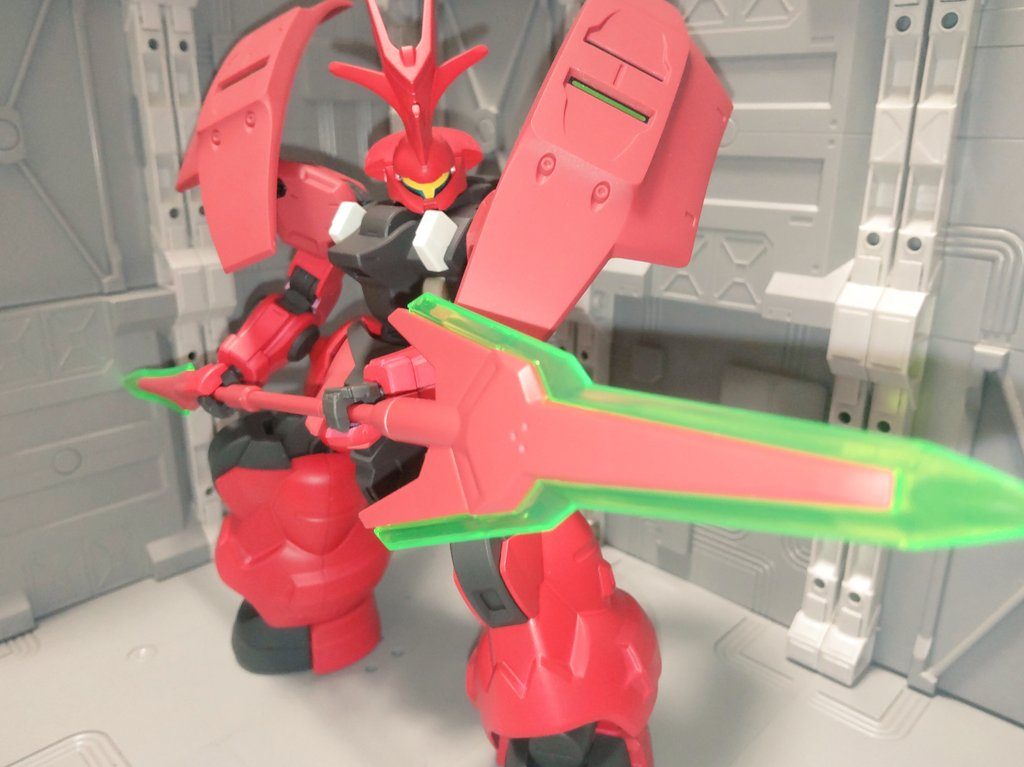 メイン兵装のビームジャベリン