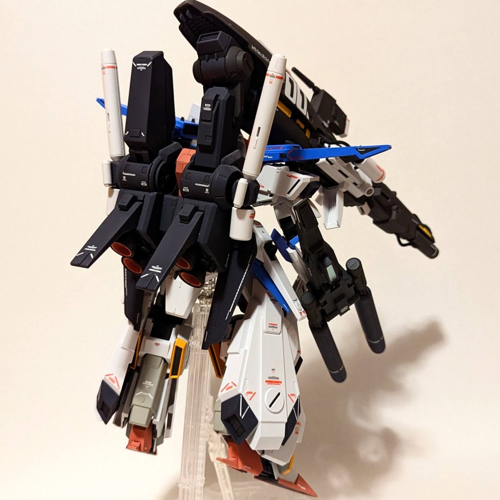 MG 1/100 FAZZ Ver.Ka 背面③フルアーマーは、本編に合わせたカラーにしようと思いましたが、どうも私のイメージに合わなくFAZZカラーにしてます。。