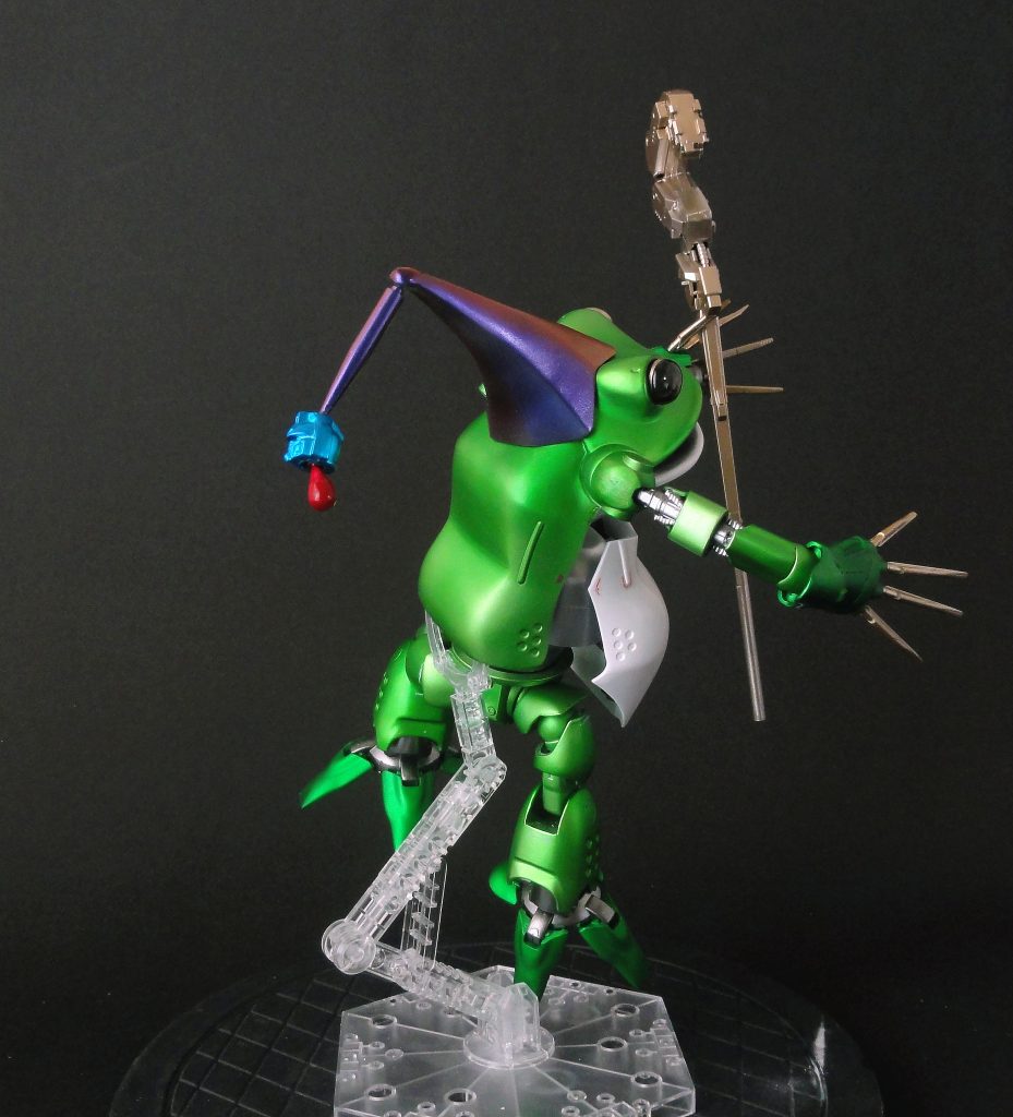 ポロッゴの帽子は、赤だったり紫だったり色々なんですね...。そこで、ガイアノーツのメタリックプリズムアズライトルビーで調色しました。これにより、見る角度で赤や紫に色が変わります。