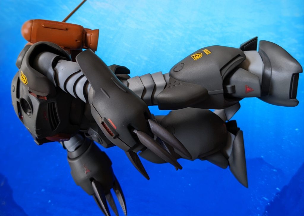 黒下地からのグレー系をグラデーション。