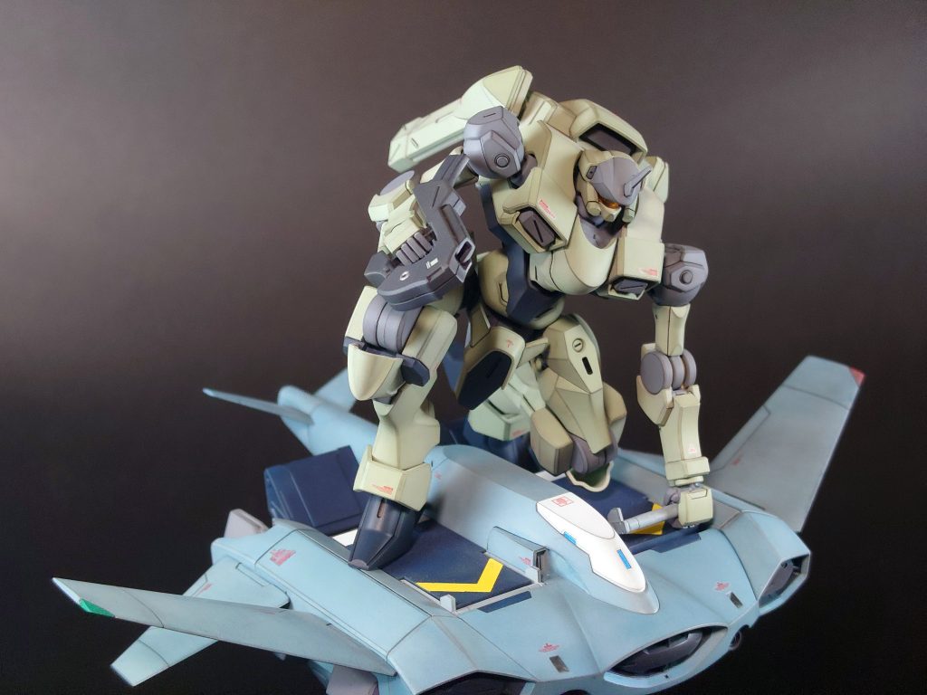 同時に製作した「HG ザウォート」を乗せて。