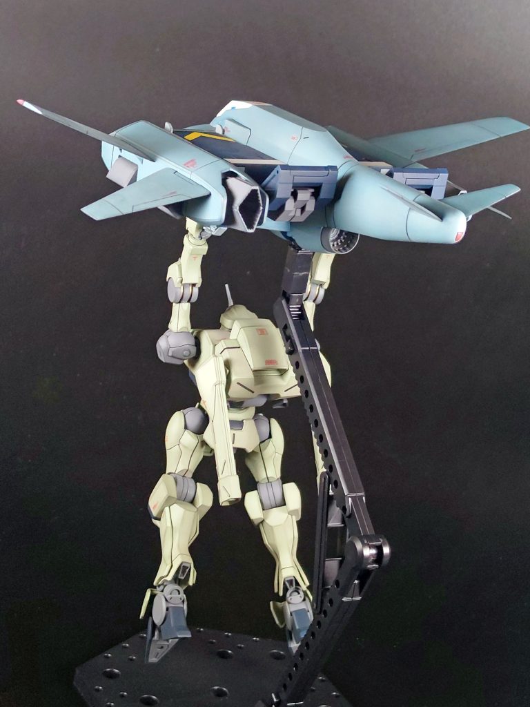 シンプルながら色々とギミックが詰まってるので結構重いです。