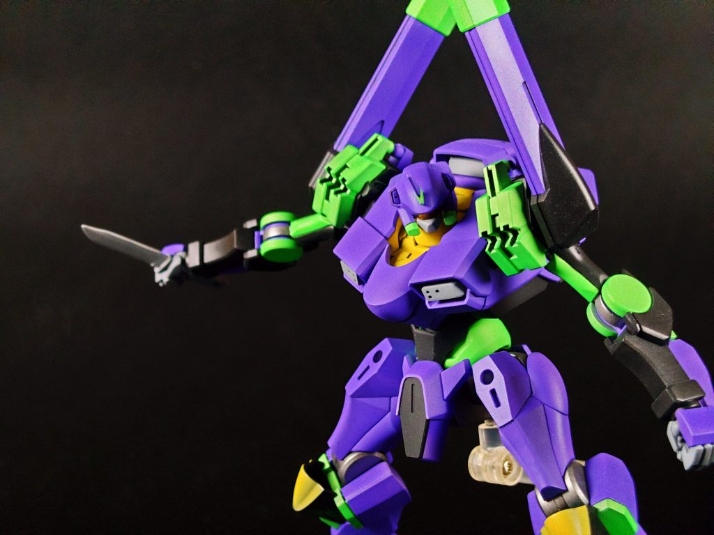 【P.ナイフ】肩部アーマーに折りたたんで収納される武器。斬撃や刺突での攻撃が可能。