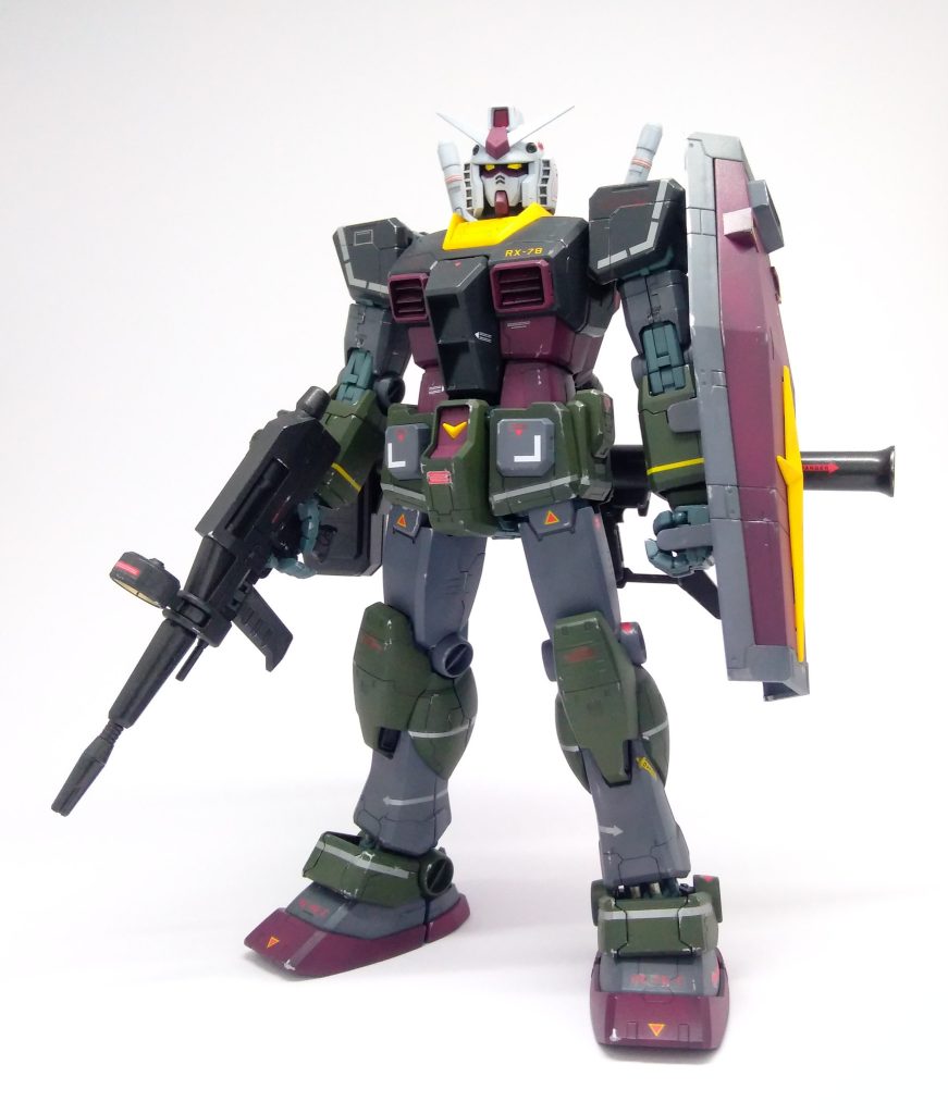 足首のシリンダーを真鍮パイプに替えたくらいでほぼ素組です。素体はアニメカラー版ですがリアルタイプカラーで仕上げてます。ABS部分は無塗装なので、関節と本体色がちょっとバランス悪いかな・・・。