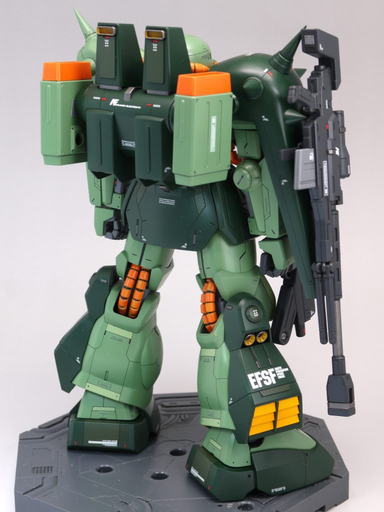 右肩シールド外側・ランドセル左右と、スナイパーライフル・ビームライフル・ミサイルポッドにそれぞれマグネットを仕込んでありますので、好きな位置に取り付けることが出来ます。