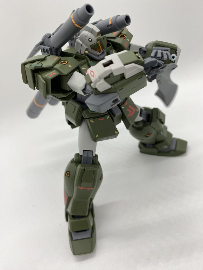 リアアーマーに付いてるナイフを構えたぞ！