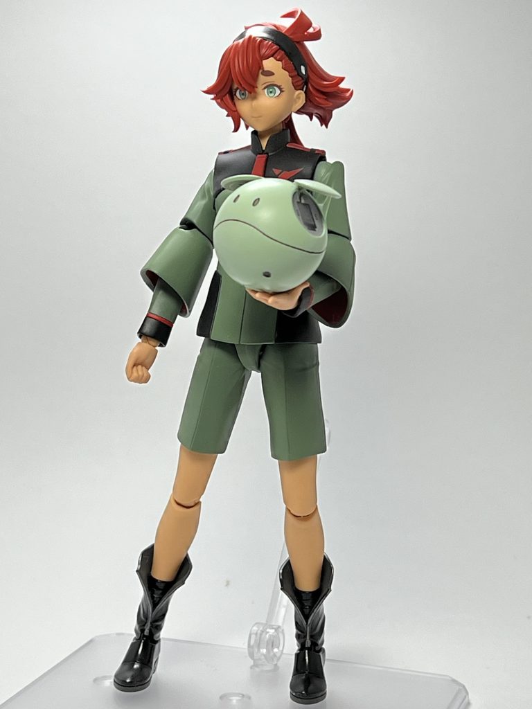 最近のキャラクターモデルは本当に出来が良いですね。遊んでいてとても楽しいです。胸のマーキングが下地の色が残ってしまっていますが、まあいいかと思いました。あとミオリネさんのモデルに付いていたデカールを見たら一回り小さかったです。